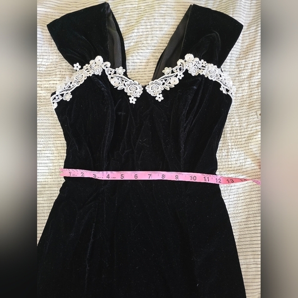 L.A. Glo Vtg 90s Black Velvet Long Gown XS Side Slit White Lace Accent - Picture 5 of 7